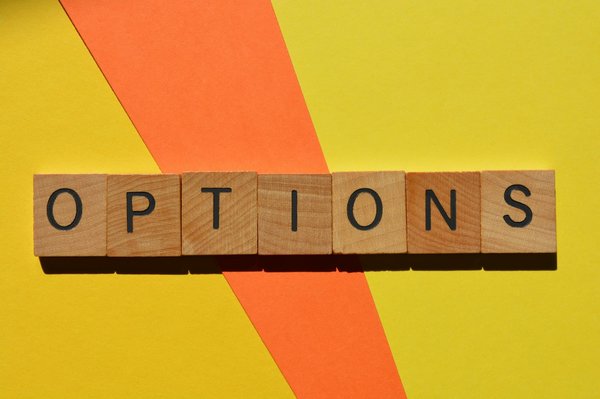 Quelles sont les meilleures pratiques pour offrir des options de plats sans œufs dans un restaurant végétalien?