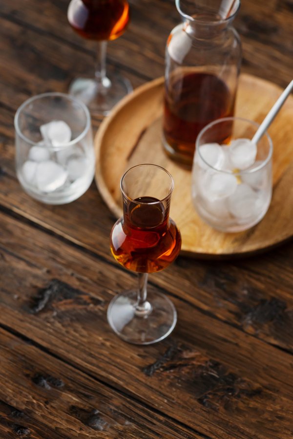 Les meilleurs alcools digestifs pour conclure vos repas avec plaisir